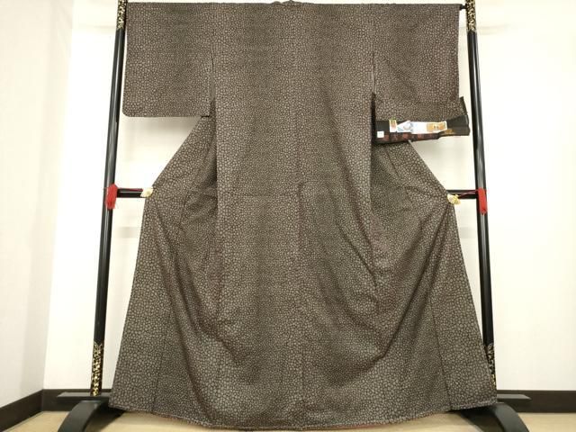 平和屋着物 本場大島紬 純泥染 手織り 一元7マルキ 石畳文 かのう紬工房 証紙付き 正絹 ck