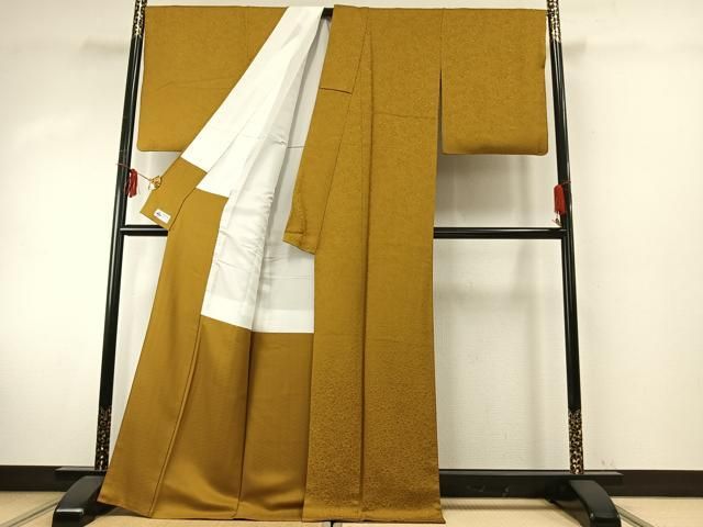 上質な色無地 花尽くし地紋