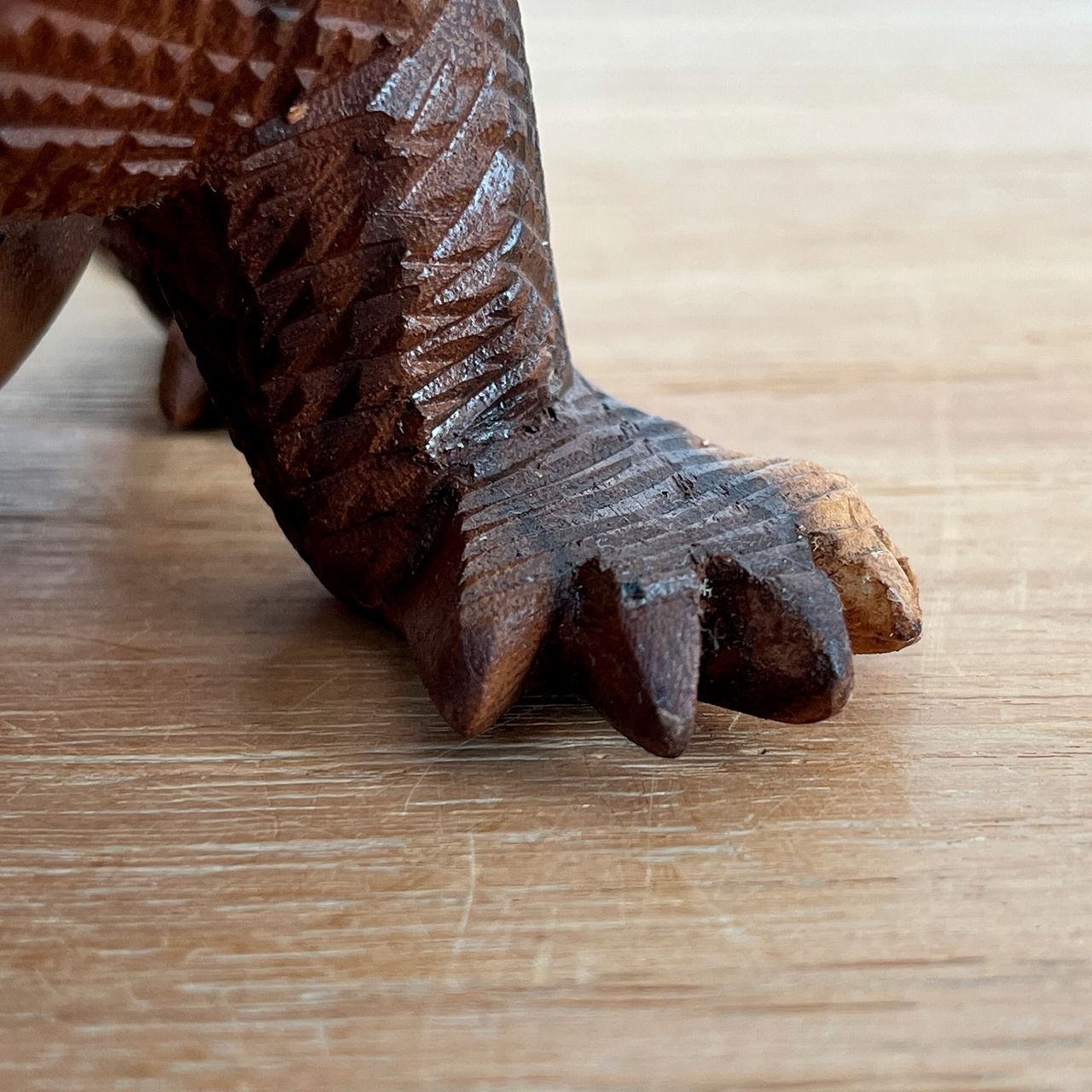 コモドドラゴンの木彫り 40cm コモドオオトカゲの置物 爬虫類の置物