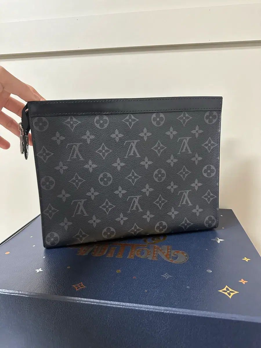 ルイヴィトン エクリプス モノグラム クラッチバッグ