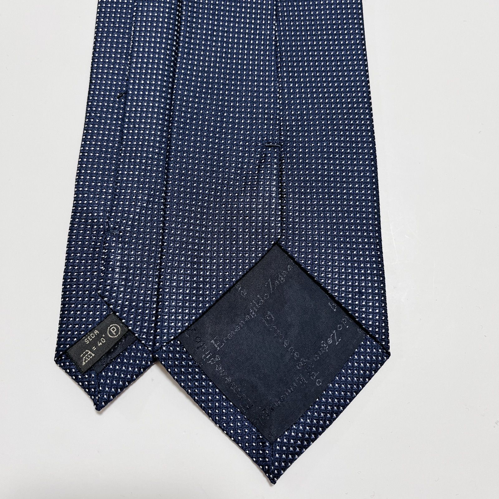 美品 エルメネジルドゼニア ネクタイ ハイブランド ドット柄 光沢 希少 濃紺 美品 エルメネジルドゼニア ネクタイ ハイブランド ドット柄 光沢