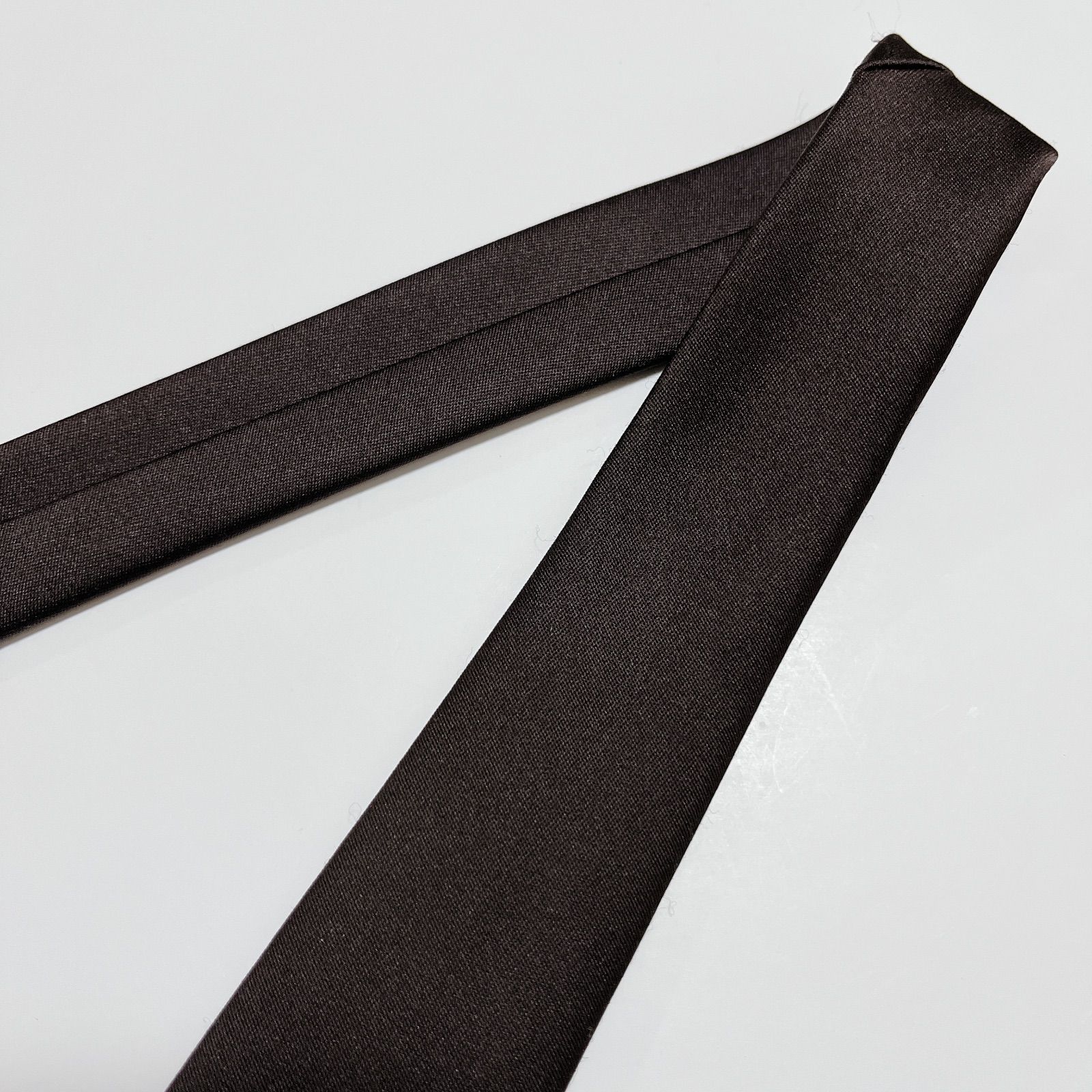 美品 イヴサンローランネクタイ ハイブランド ソリッドタイ 無地 光沢