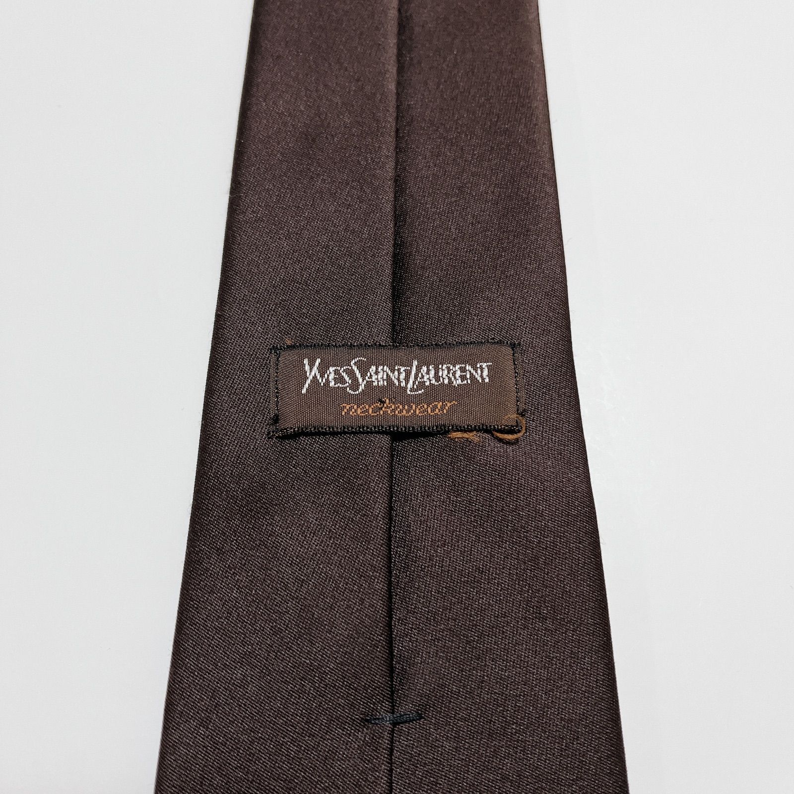 美品 イヴサンローランネクタイ ハイブランド ソリッドタイ 無地 光沢