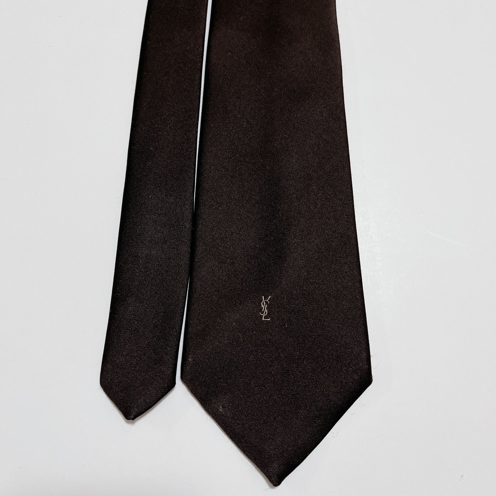 美品 イヴサンローランネクタイ ハイブランド ソリッドタイ 無地 光沢