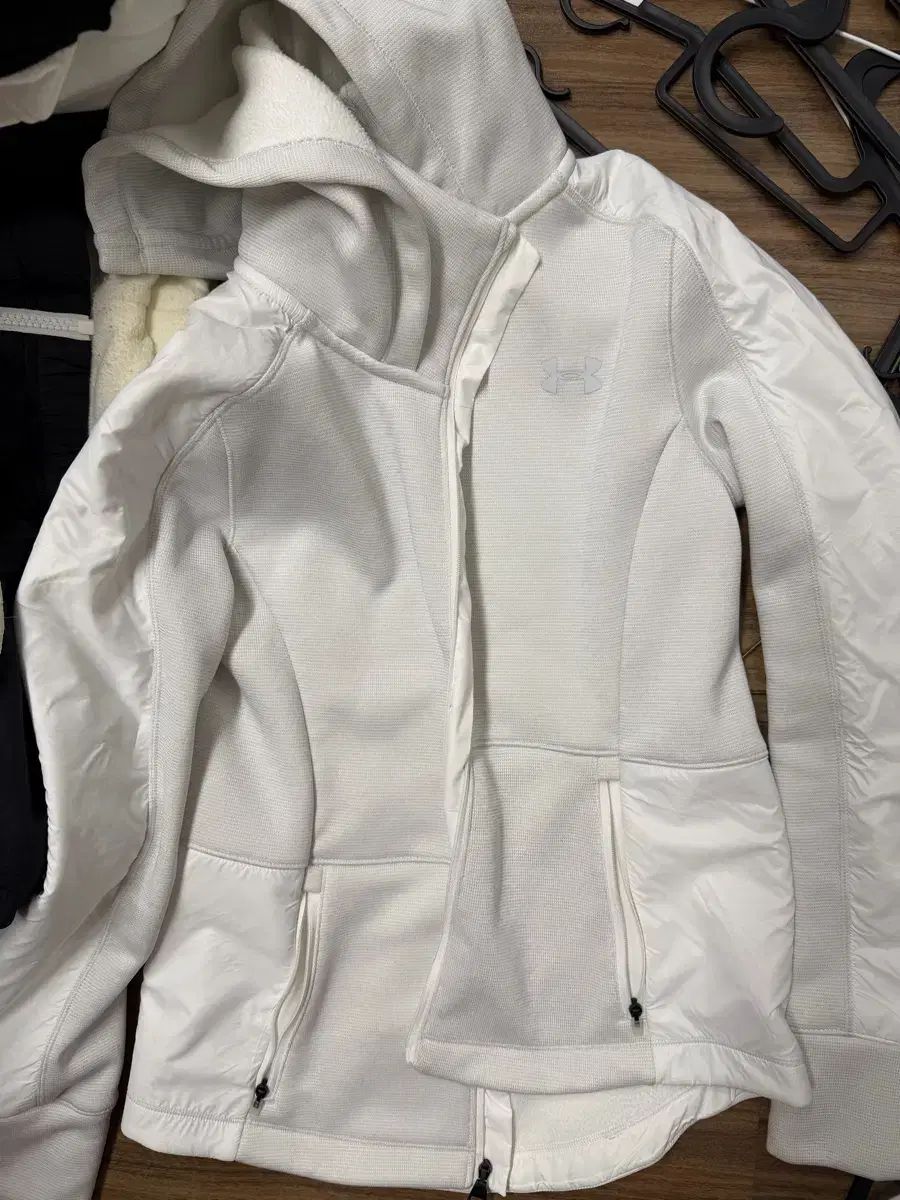 ⭐️美品⭐️OLD STUD⭐️フラワースタッズ⭐️ブラックホースレザー