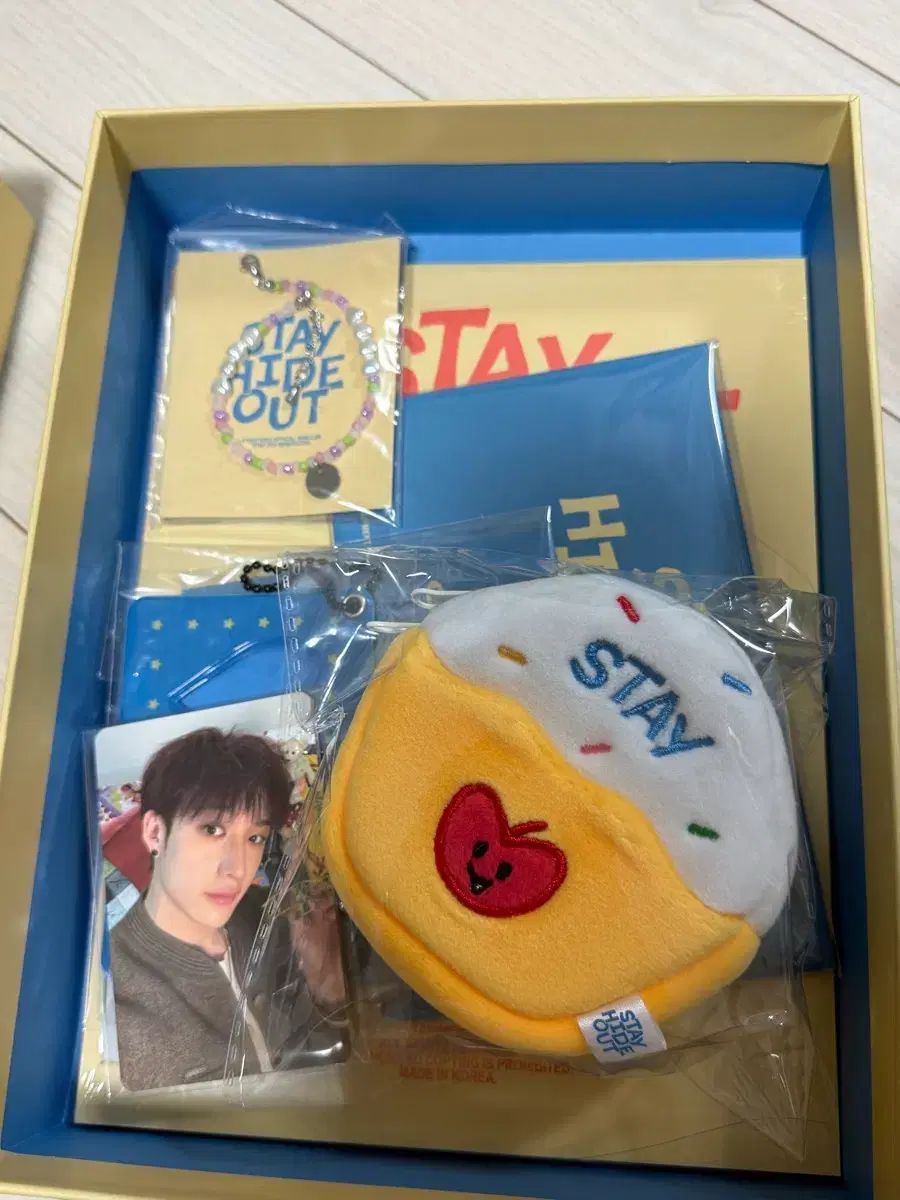 本物保証】藤田喬平 手吹 ベェニスぐい呑 共箱 栞 白黄色系 金箔挟