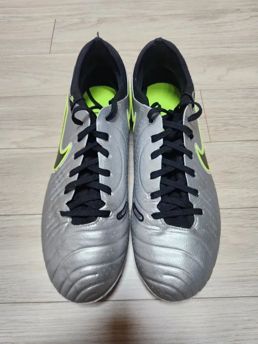 NIKE ティエンポレジェンド8 FG 27.5cm 80 まとめ買い-6点セット】エリエールトイレット長持ち12RW45M