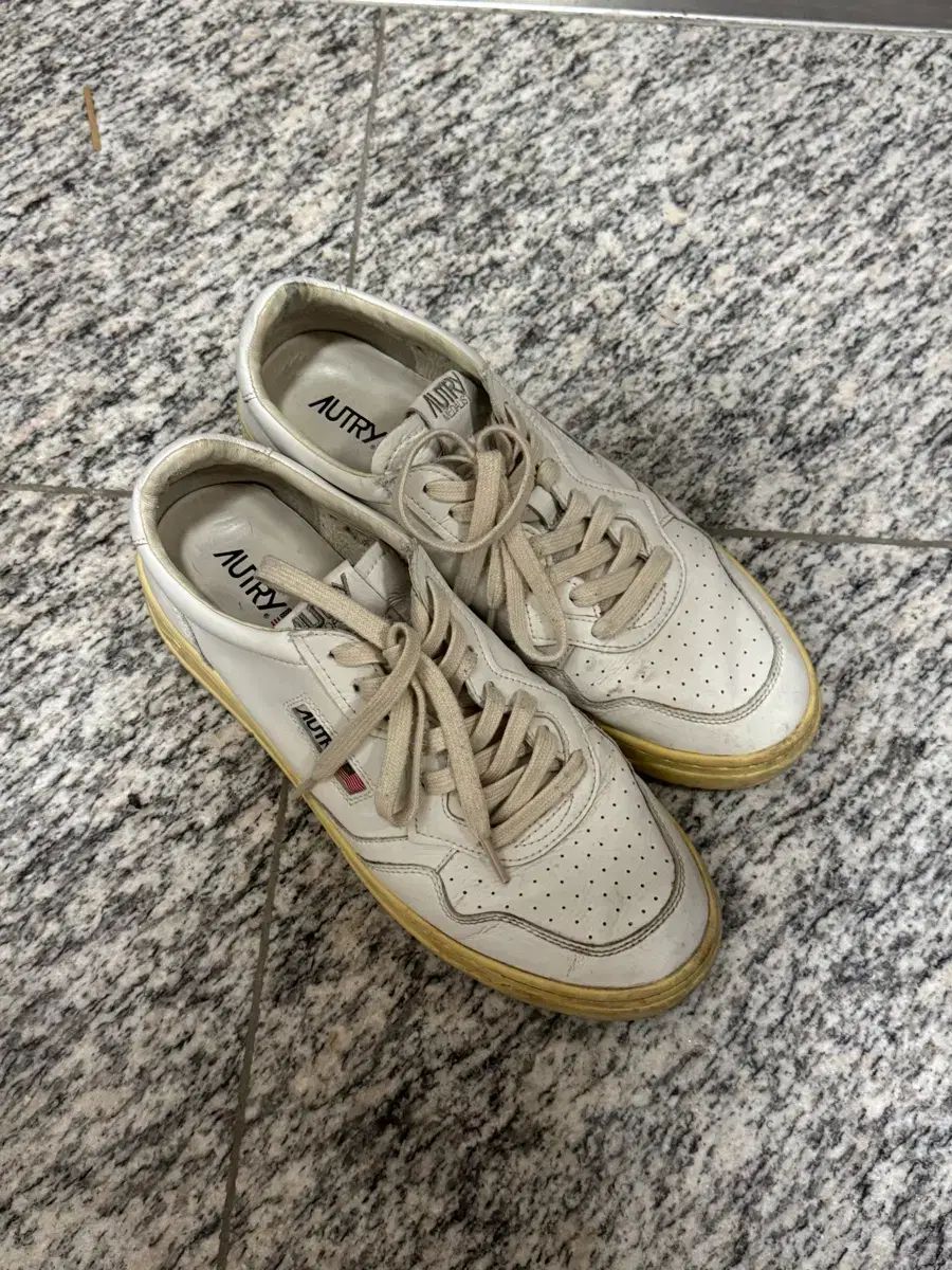 オートリー メダリスト 白 スニーカー 45