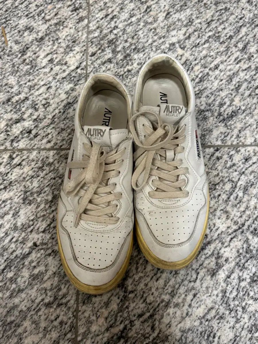 オートリー メダリスト 白 スニーカー 45