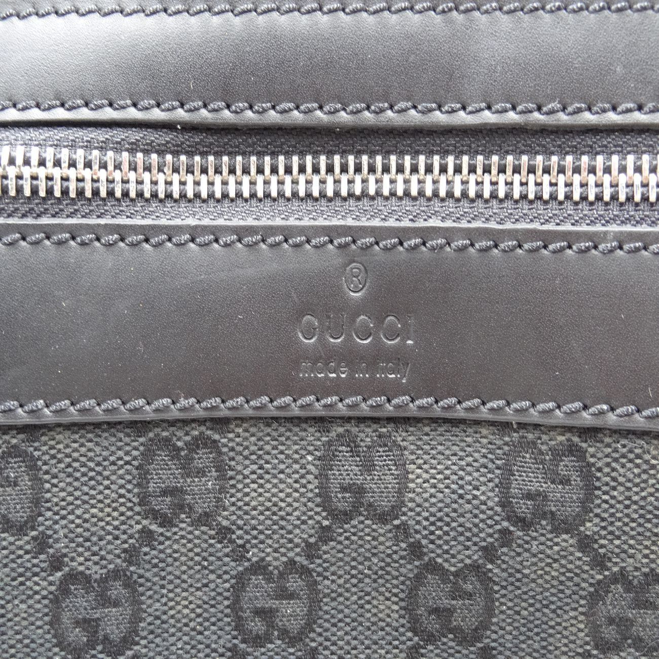GUCCI グッチ ショルダーバッグ GG柄 レザー 黒 ブラック ロゴ型押し 