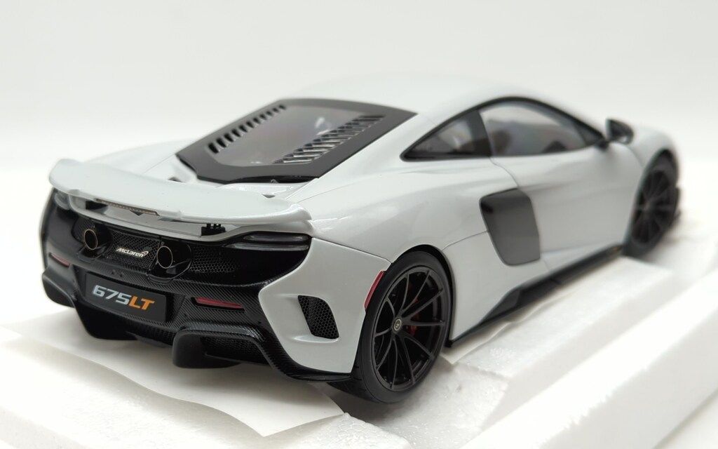 AUTOart 1 18 オートアート コンポジットモデル McLAREN 675 LT SILICA WHITE 76046