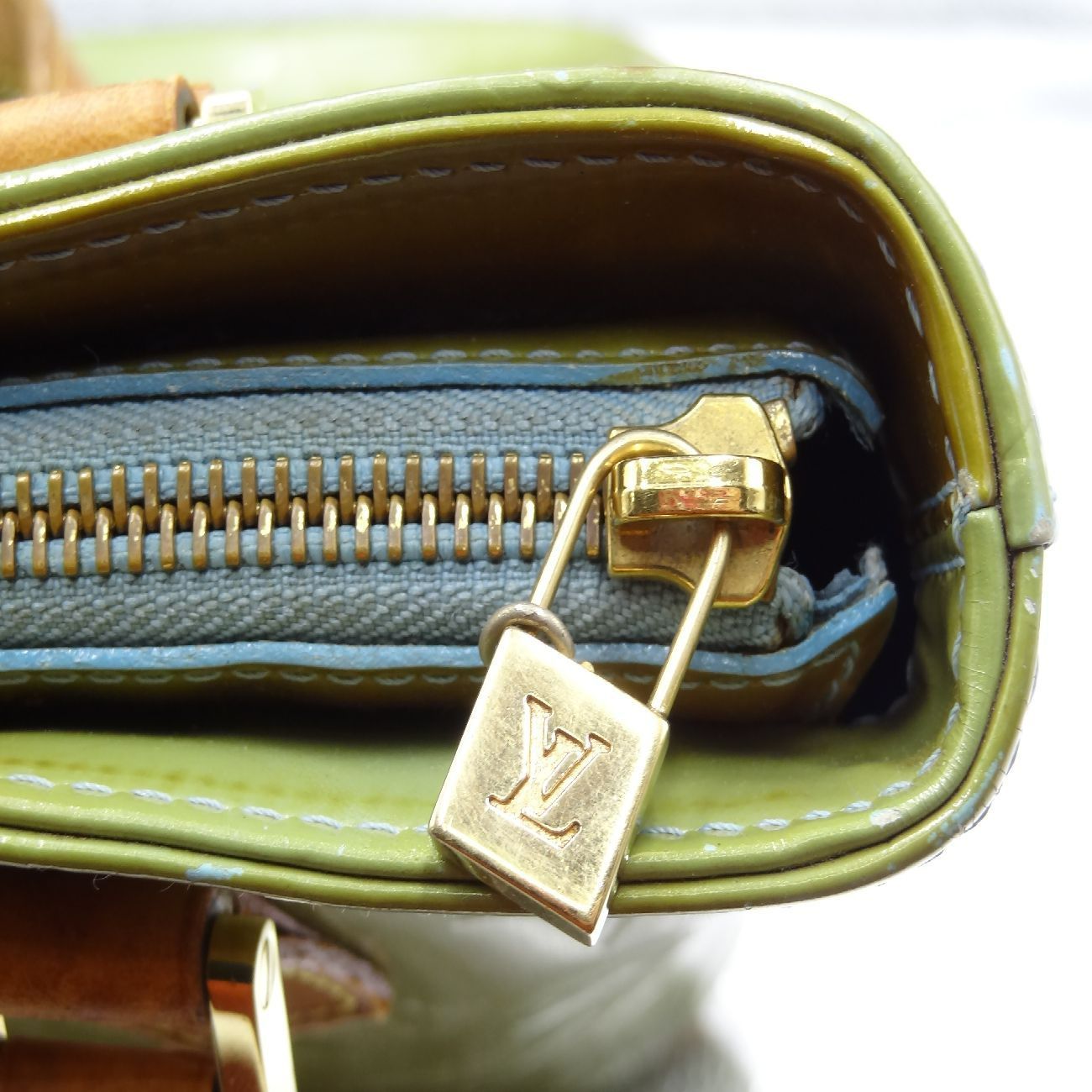 LOUIS VUITTON ルイヴィトン モノグラム ヴェルニ ヒューストン