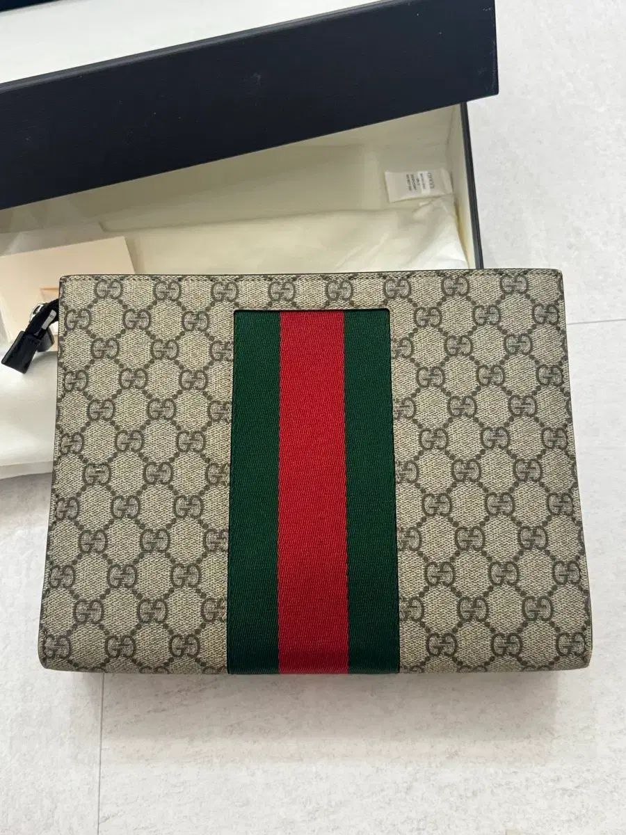 グッチ シュプリーム クラッチバッグ