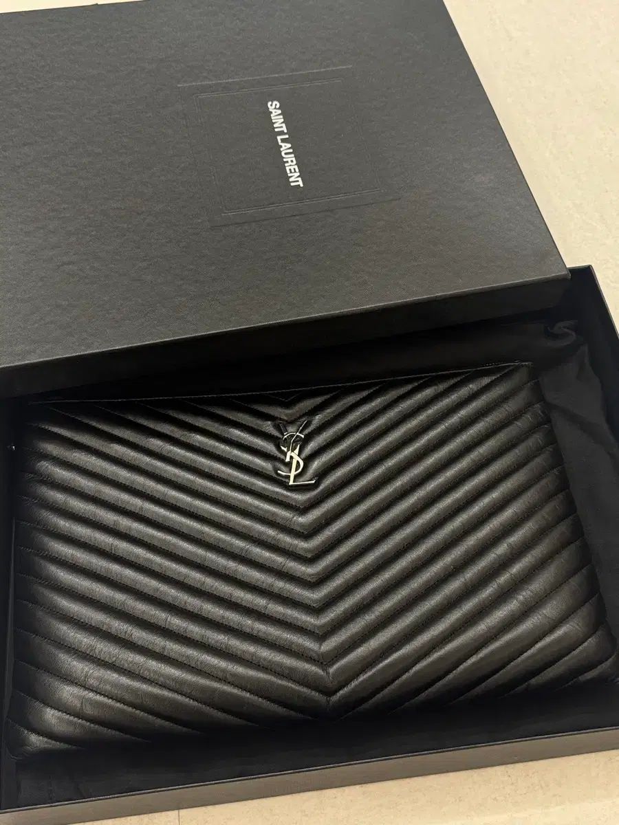 Saint Laurent サンローラン クラッチバッグ シルバー large₍ラージ 品