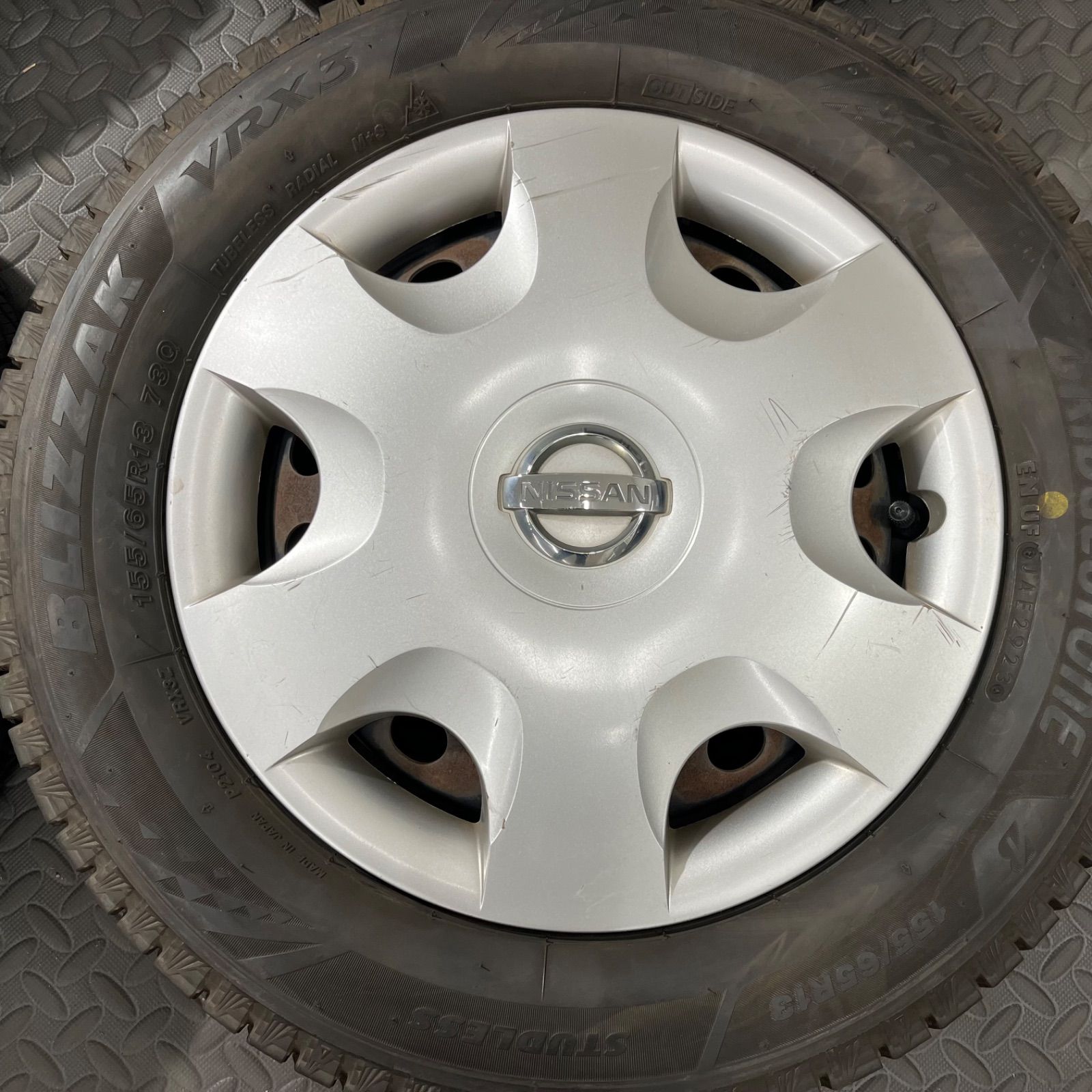 スタッドレスタイヤ冬タイヤ