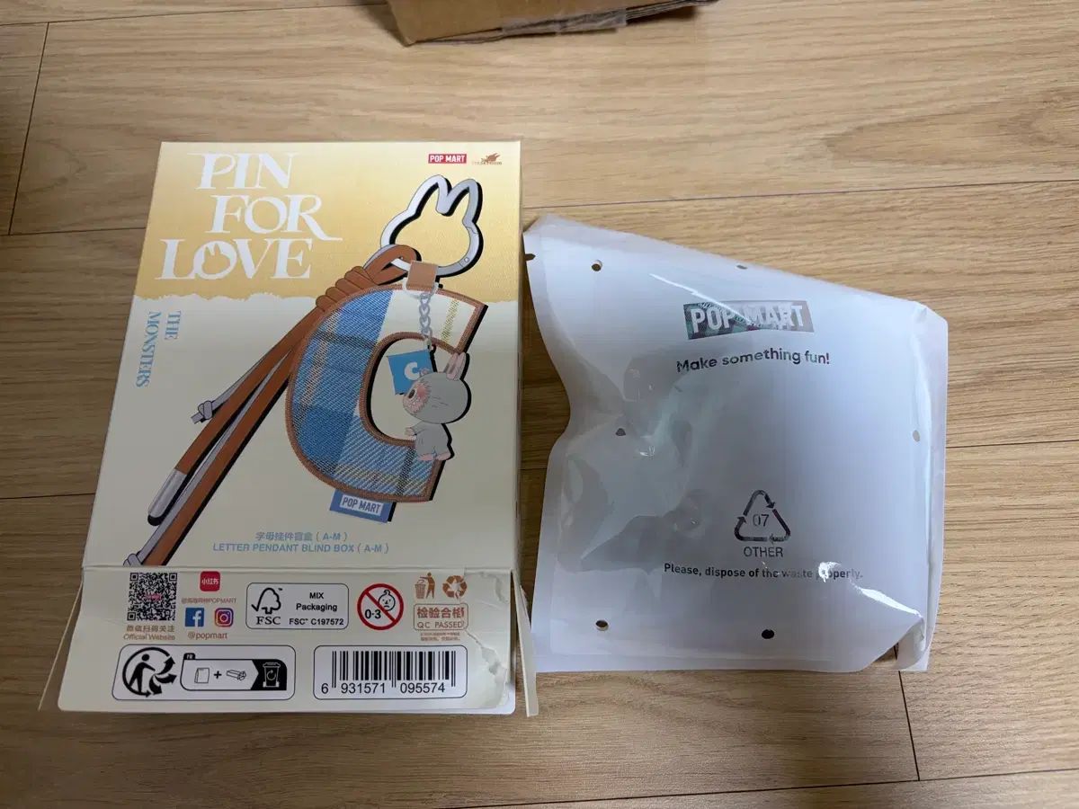 POP MART ラブブ アルファベット キーホルダー I
