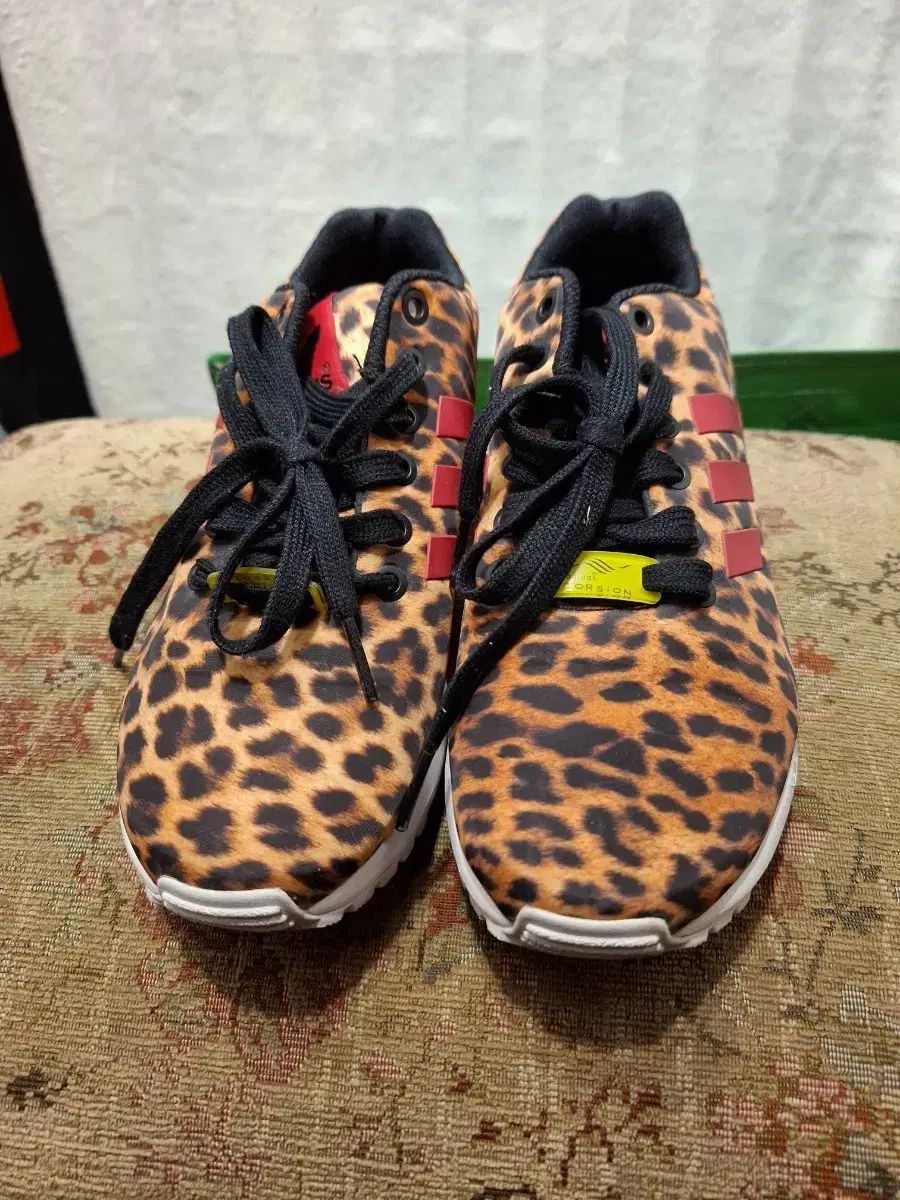ONページ adidas ZX Torsion レオパード スニーカー