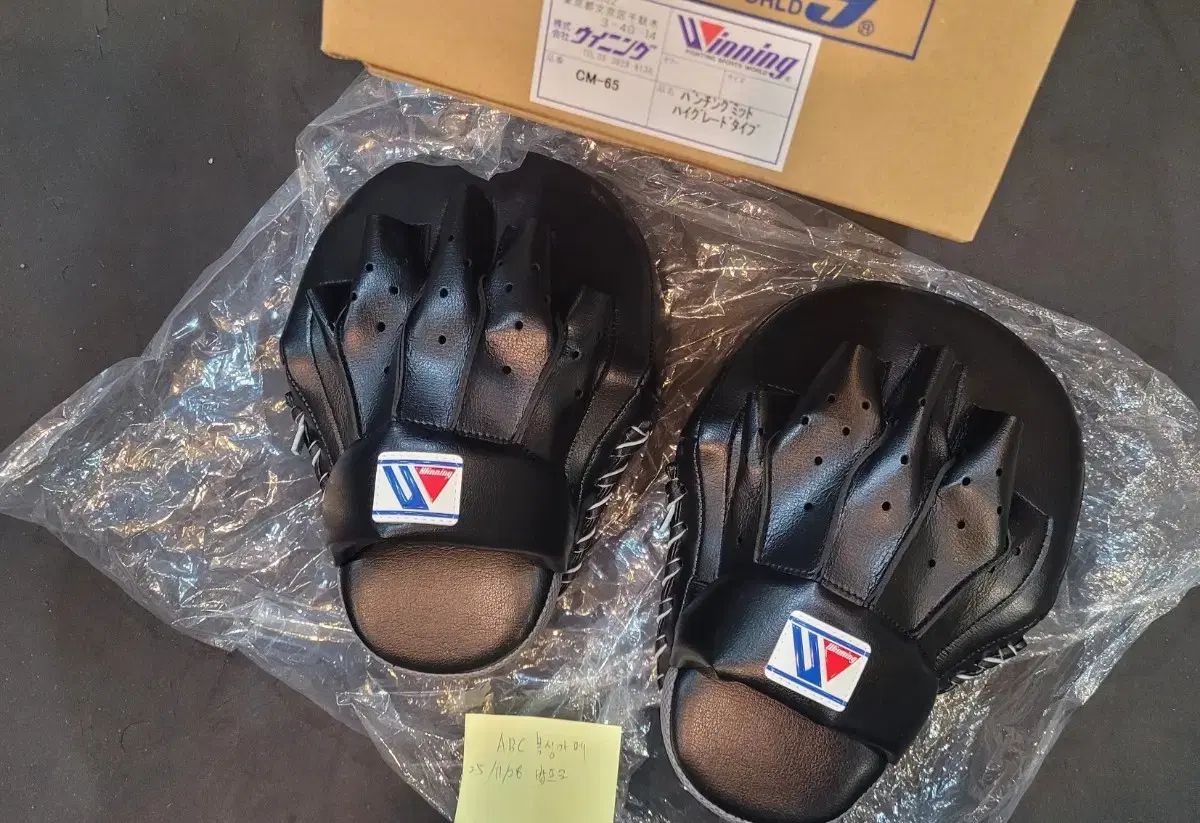 ウィニング ボクシング ミット cm-65