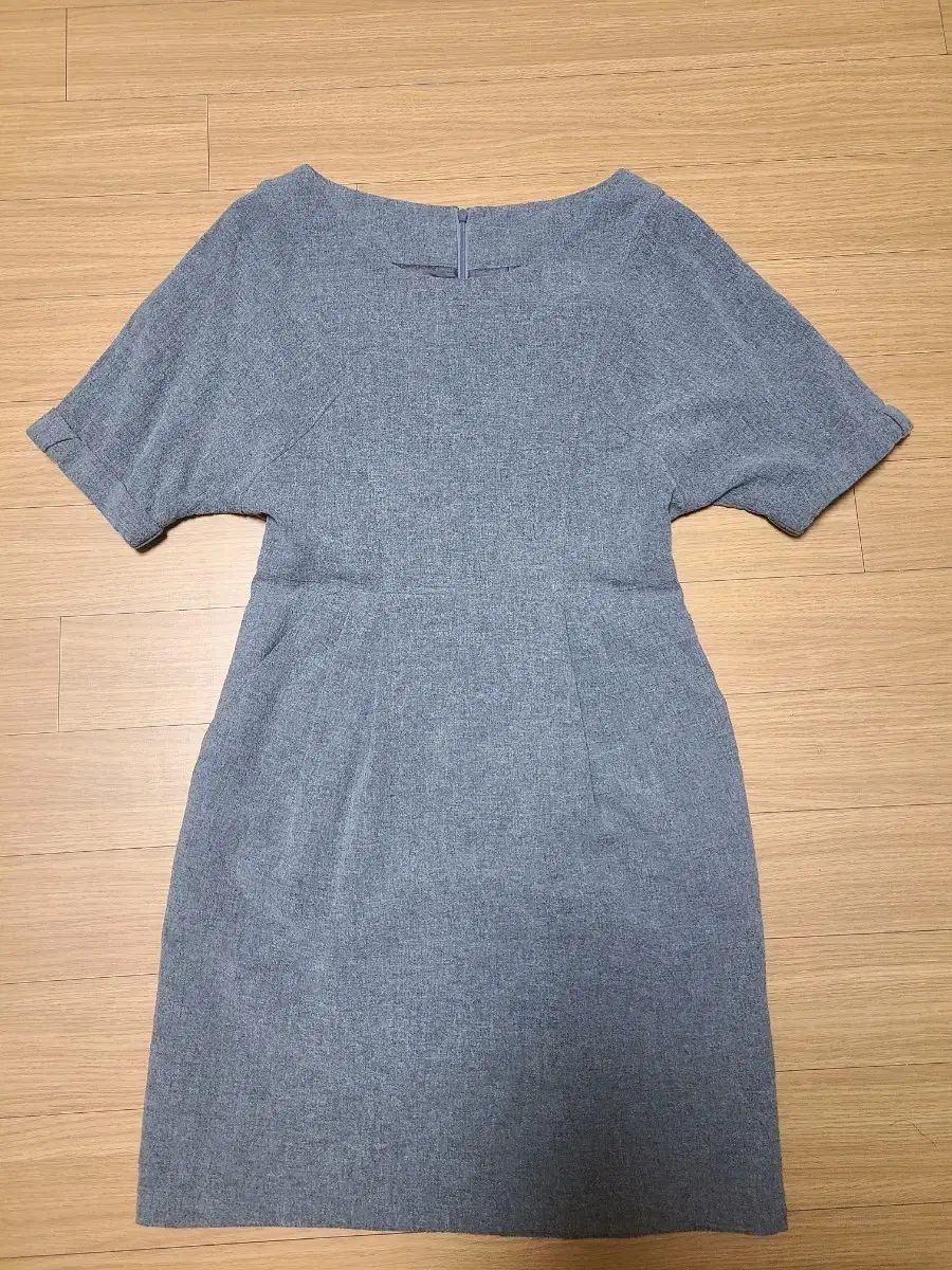 シスレー グレー ONE PIECE サイズ55