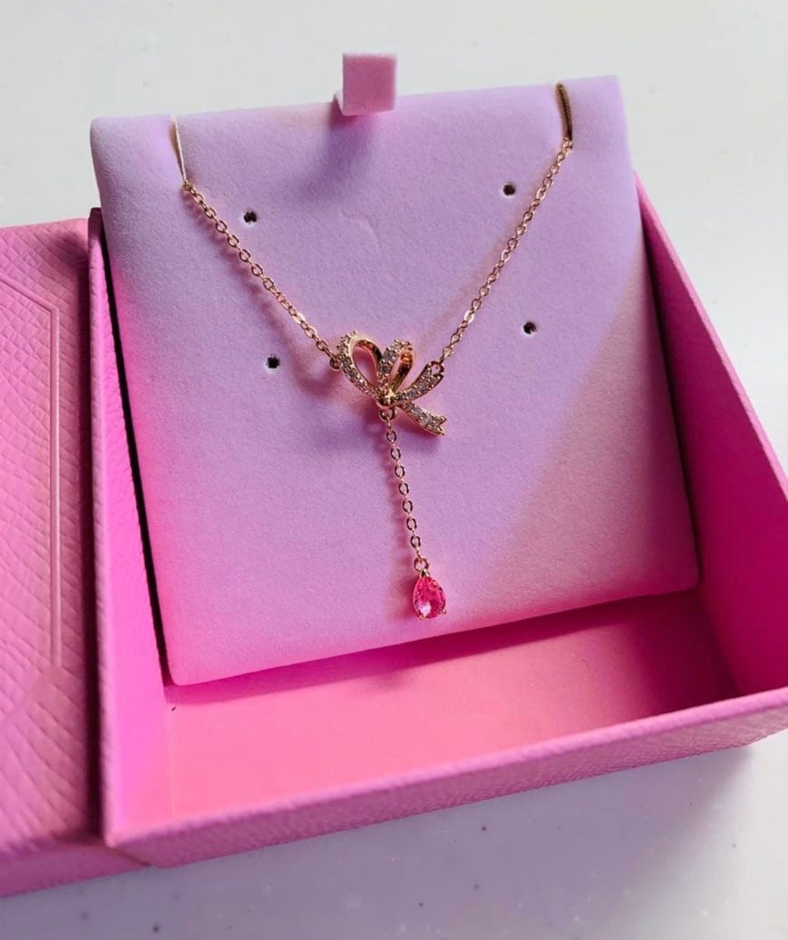 ほぼ スワロフスキー SWAROVSKI Volta Yペンダント リボン