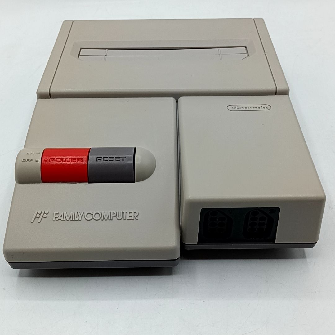 動作品】任天堂 ニューファミコン AV仕様 コントローラー2個 すぐに 動作品】任天堂 ニューファミコン AV仕様 コントローラー2個 すぐに