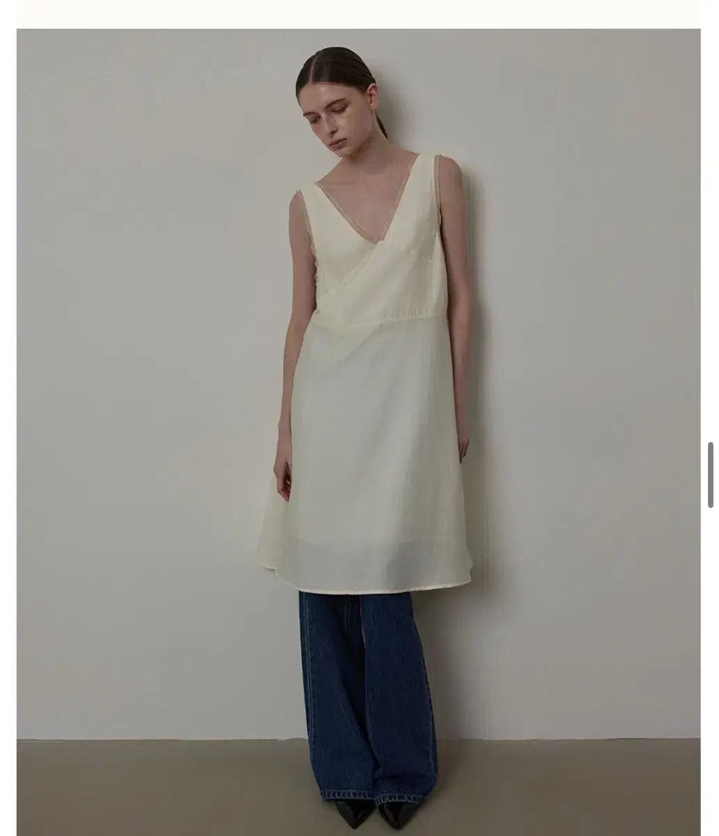 QUEEN S RABBIT F|W Silky V-neck Sleeveless Layered