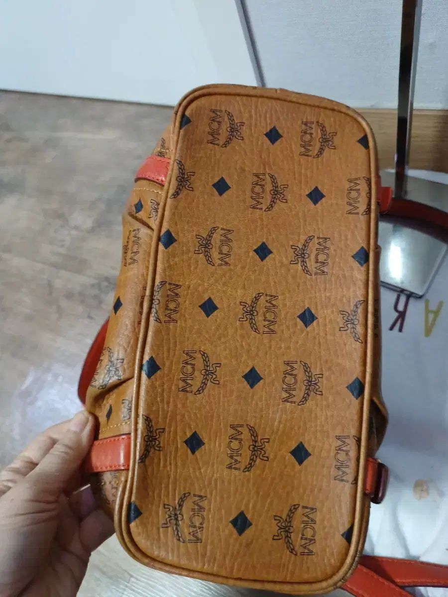  MCM エム シー 状態良し shop取引では対象外 小さいサイズ メッセンジャーバッグ ショルダーバッグ