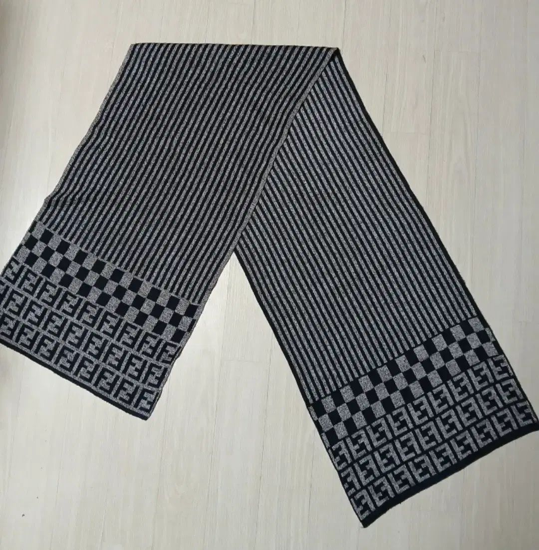 FENDI フェンディ FFロゴ ブラック グレー マフラー 2024 FENDI