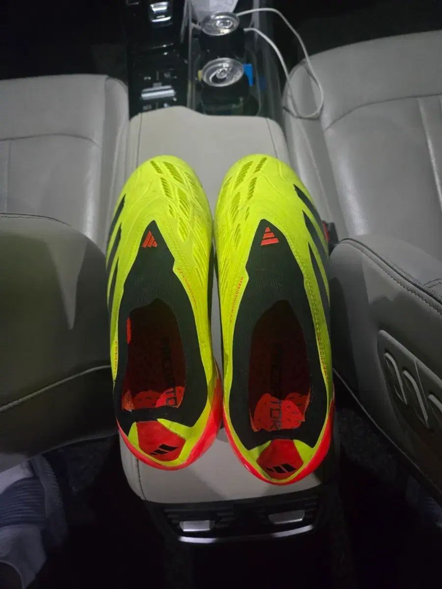 アディダス プレデター エリートll FG 250