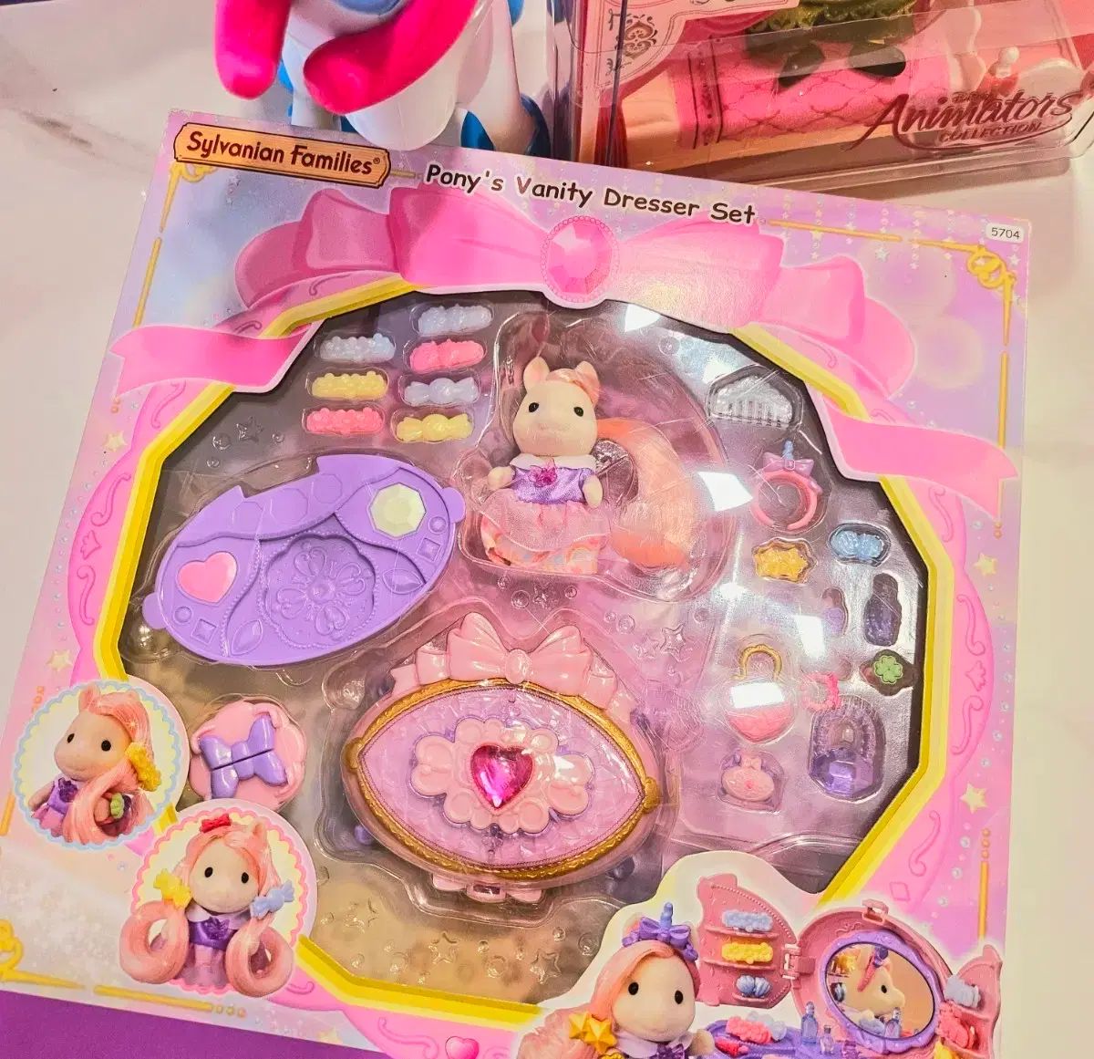 そのまま飾れるヨットの油絵 F0号 ベージュ ゴールドカラー 白いヨット