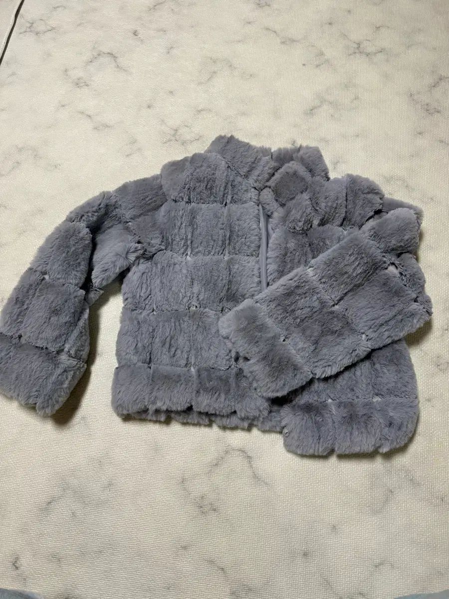 ラウンドフリルデザイン 2人掛けソファ