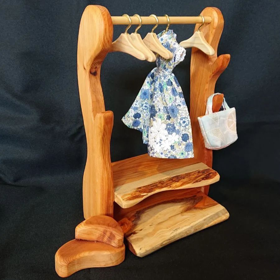 ドール家具 ミニチュアハンガーラック(ハンガー5本、踏み台付き)