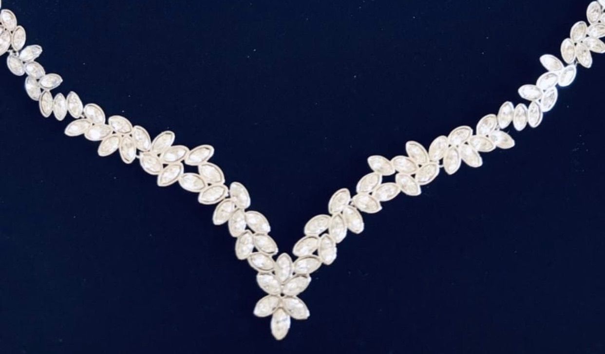 Arema　スワロフスキーDiapasonAll-aroundVネックレス スワロフスキーSwarovski 良い DiapasonAll-aroundネックレス Arema