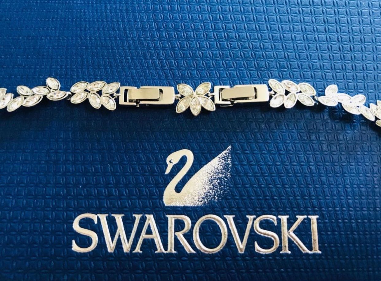 スワロフスキーSwarovski 良い DiapasonAll-aroundネックレス Arema