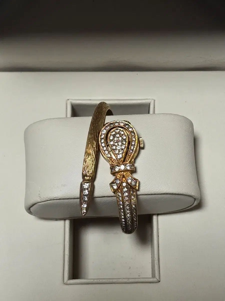 チェンドラー スイス BANGル時計