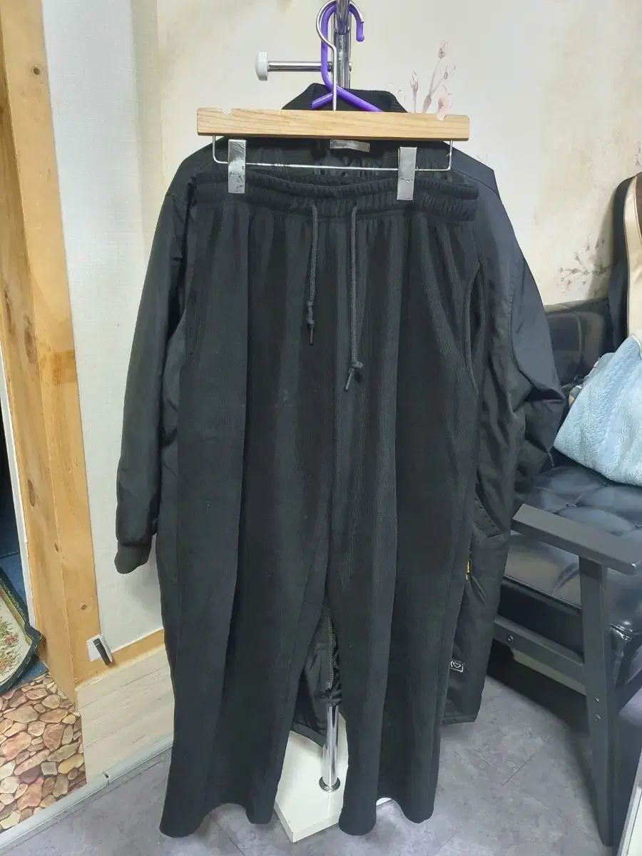 白磁彫 壺 松尾重利造