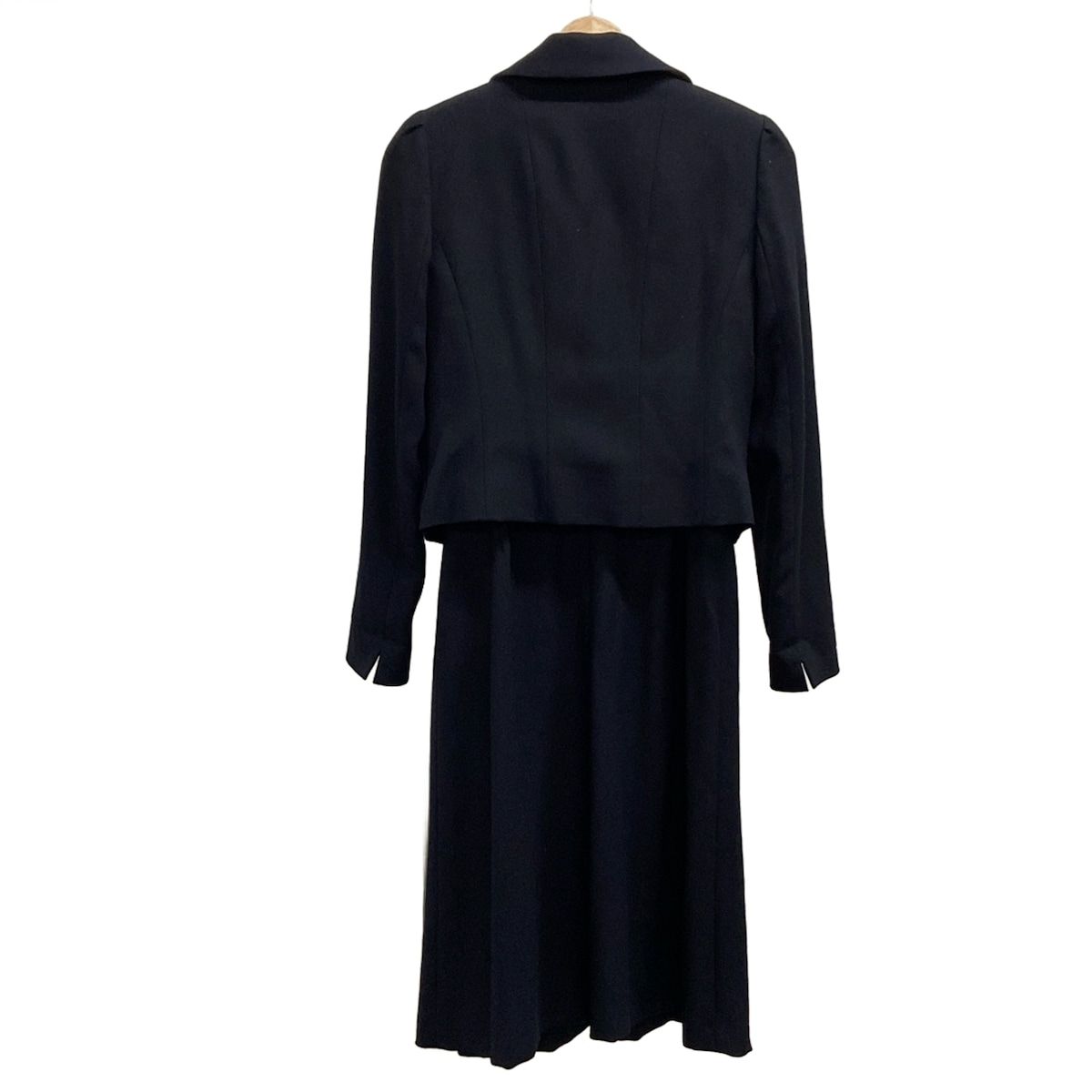 TO BE CHIC トゥービーシック　紺　ワンピース　コート　2点セット TO BE CHIC(トゥービーシック) ワンピーススーツ レディース - ダーク