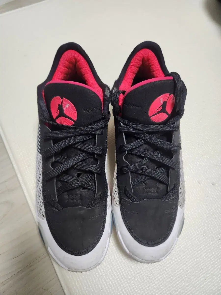 ジョーダン スニーカー ブラック 260