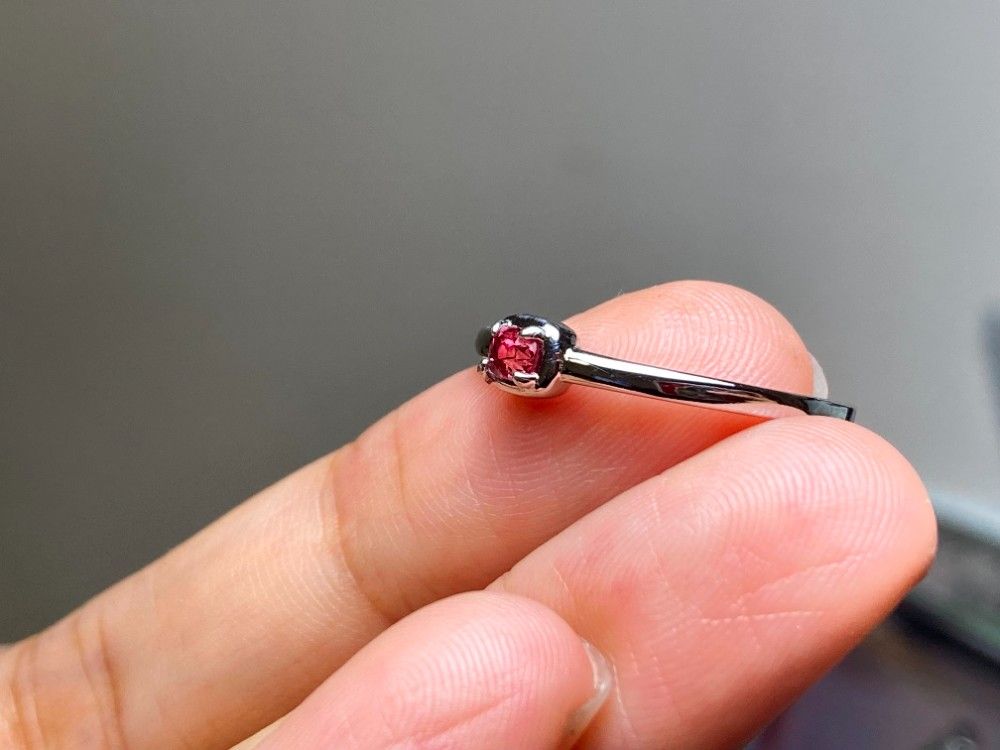 RG10-148 シルバー 宝石質 非加熱 鮮やかなピジョンブラッド スピネル