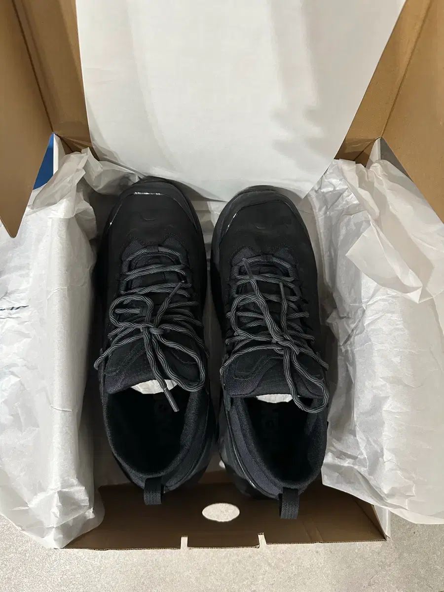 HOKA ONE ホカオネオネ メンズ カハ 3 ロー ブラック スニーカー