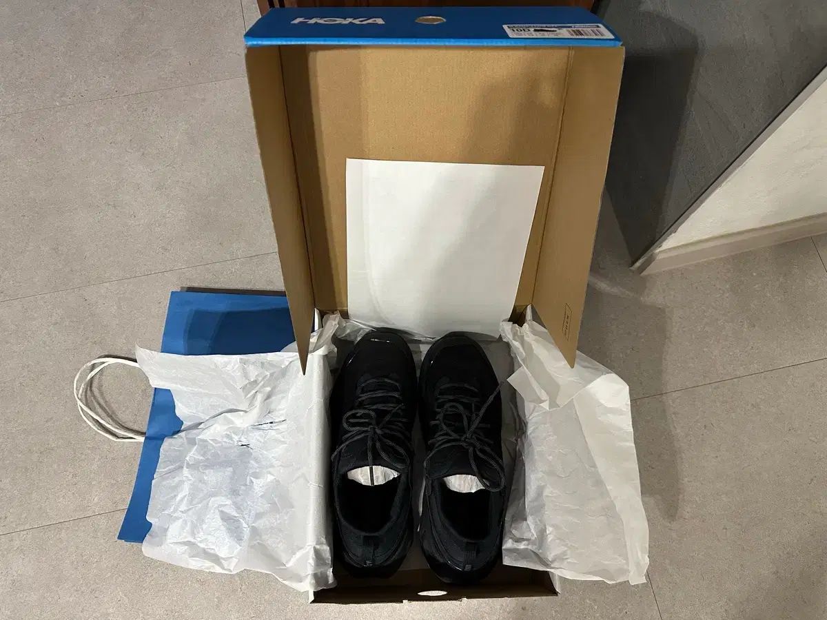 HOKA ONE ホカオネオネ メンズ カハ 3 ロー ブラック スニーカー