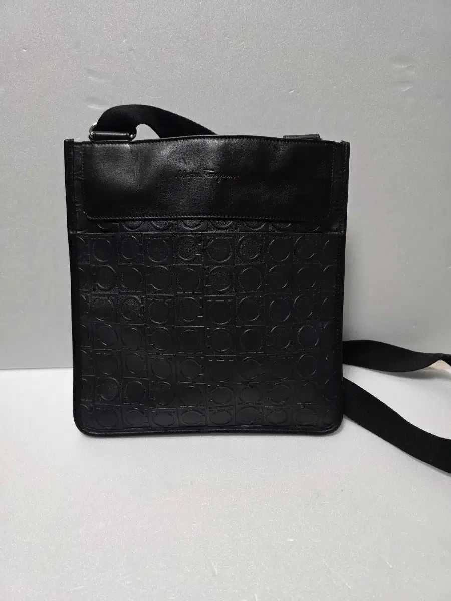 FERRAGAMO ガンチーニ クロスバック