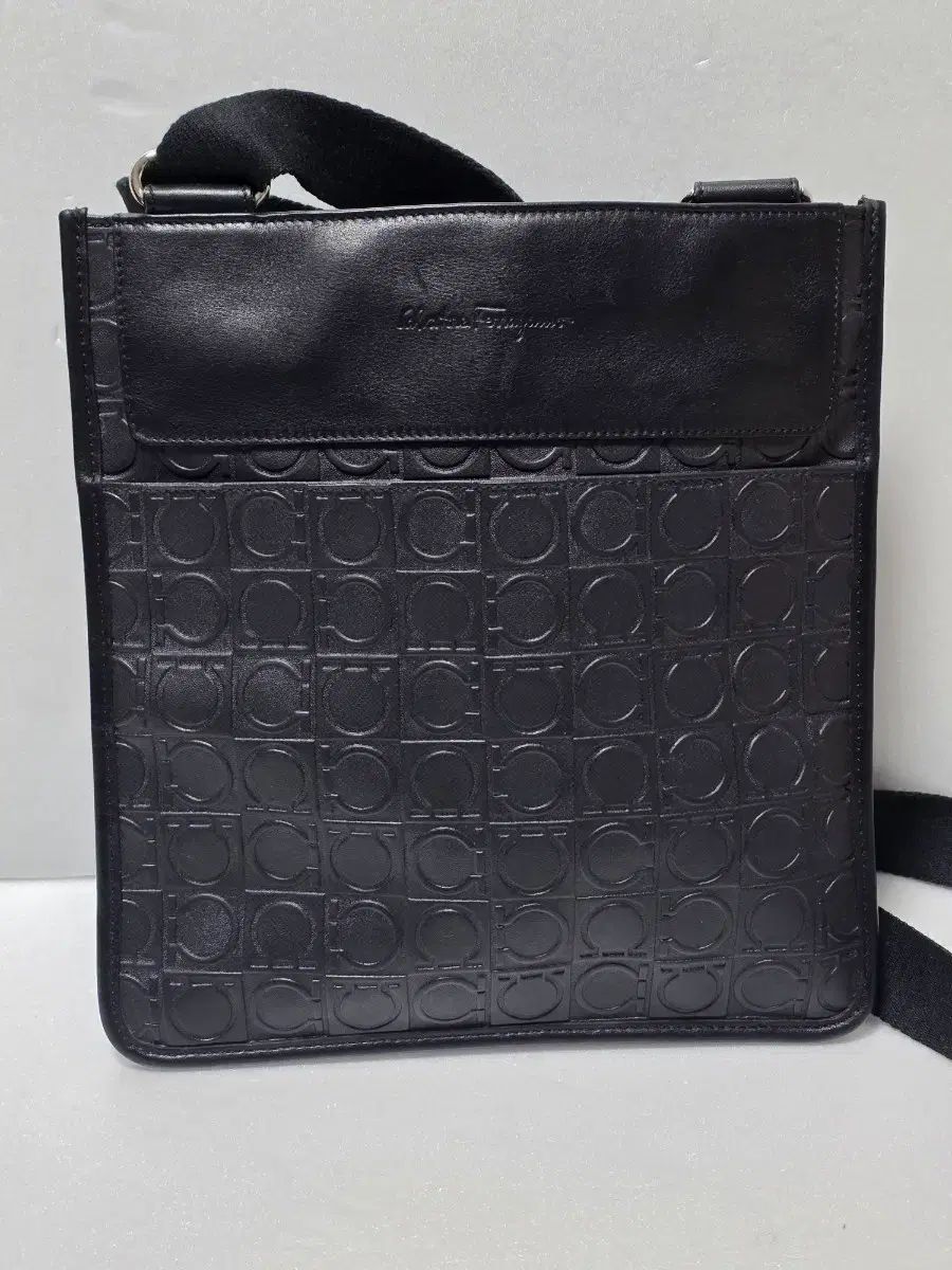 FERRAGAMO ガンチーニ クロスバック