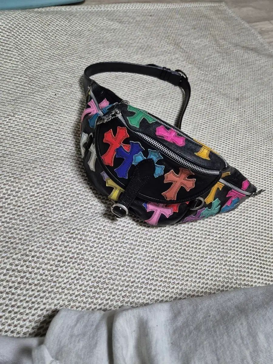 CHROME HEARTS マルチ カラー パッチ スナップバック バッグ