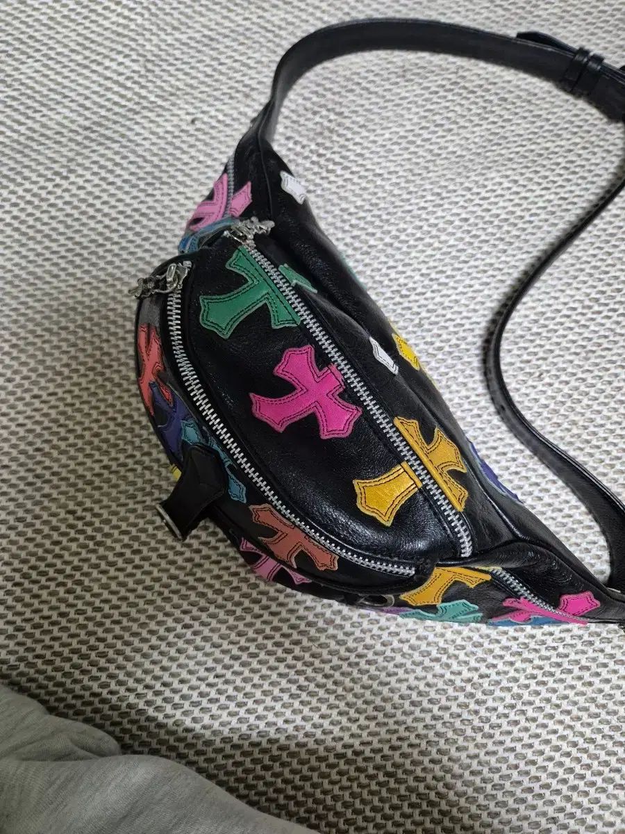 CHROME HEARTS マルチ パッチ スナップバック バッグ