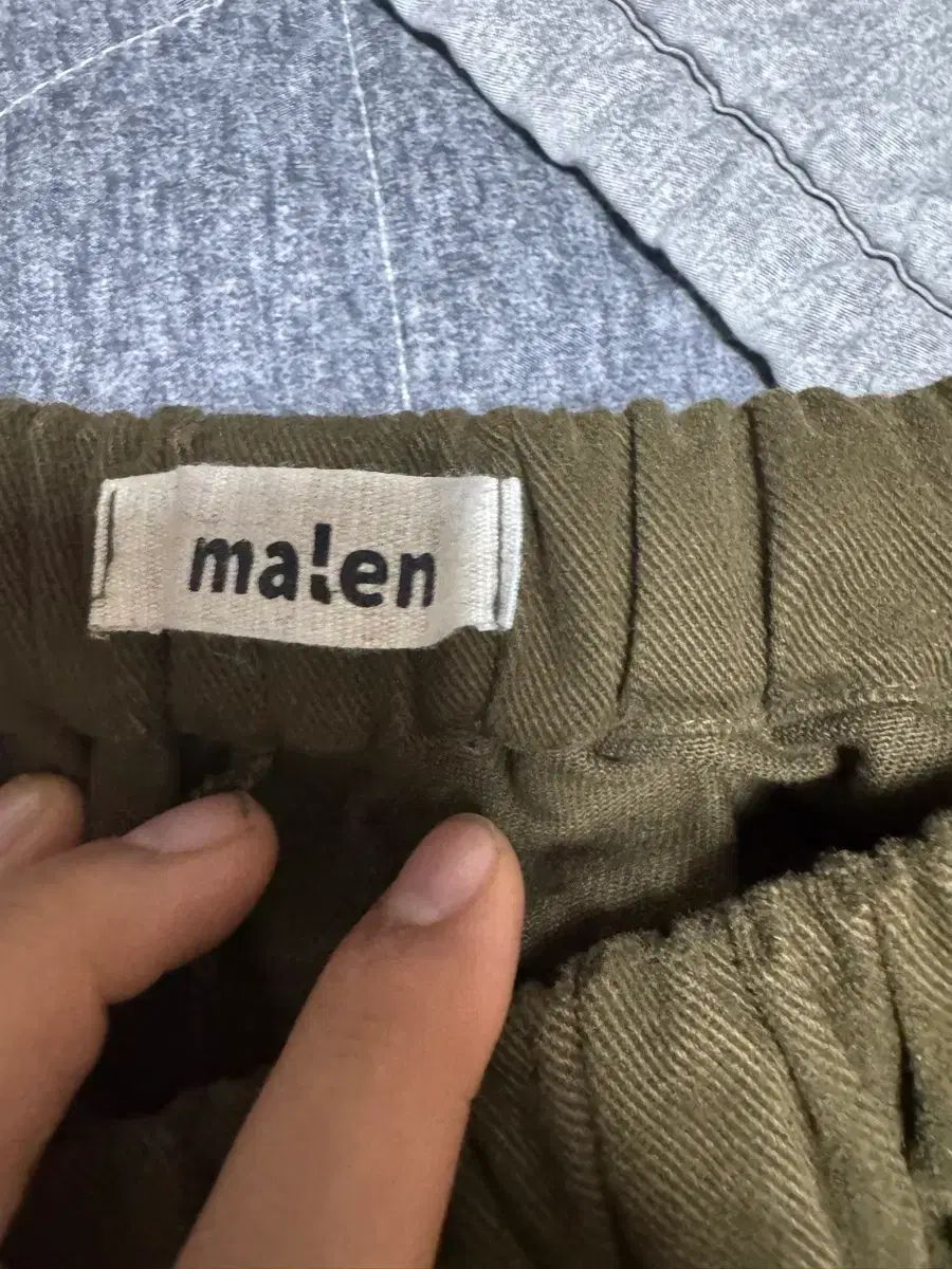 マルレン ジーン ハン カーキ バルーンフィット ズボン
