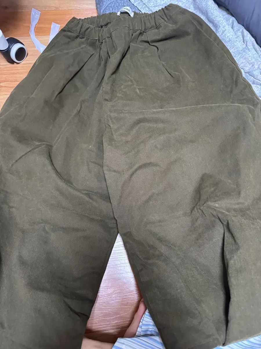 マルレン ジーン ハン カーキ バルーンフィット ズボン