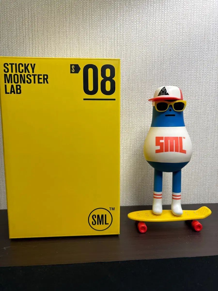 STICKER MONSTER LAB S 08