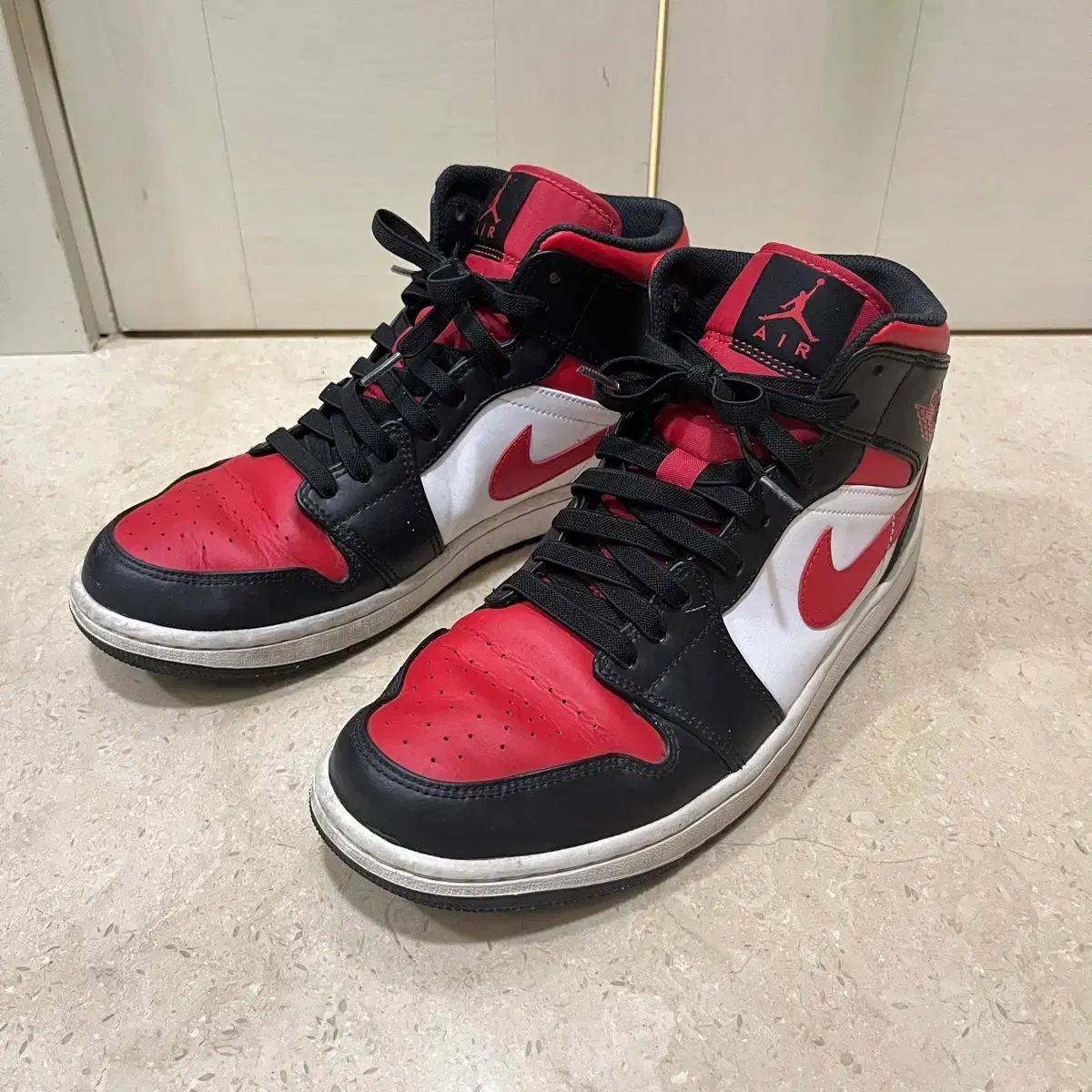 ジョーダン1 ミッド ブラック ファイアレッド 275 mm