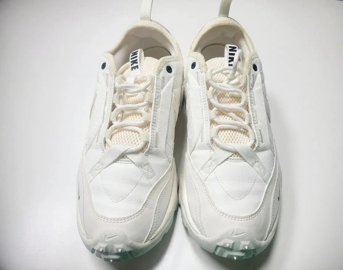 ナイキ TC 7900 サミットホワイト